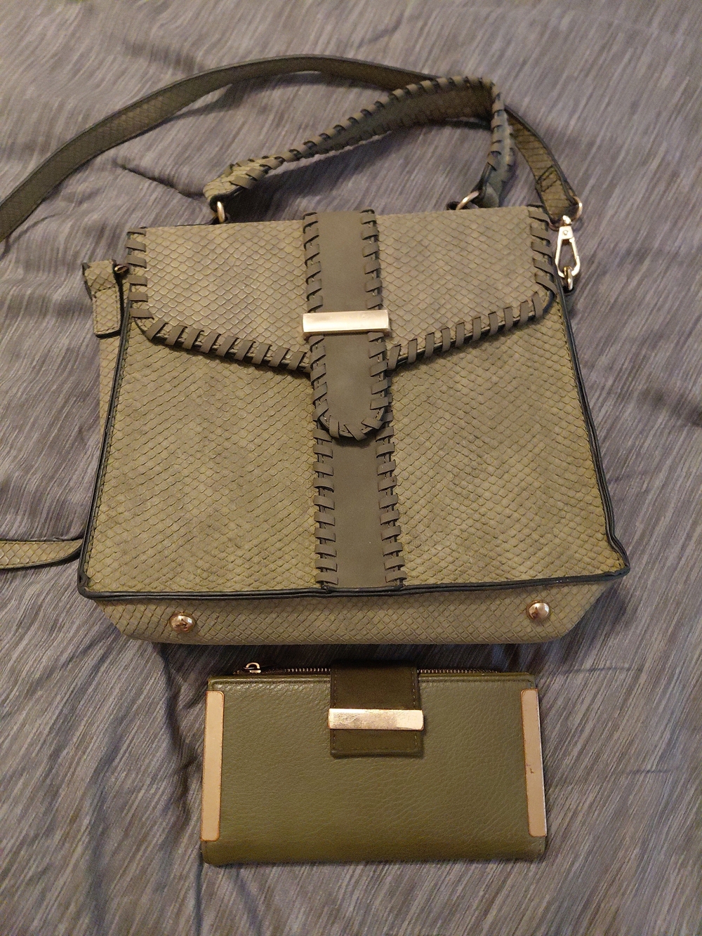 Olive Green Women's Shoulder Bag with Wallet - Stylish Everyday Carry